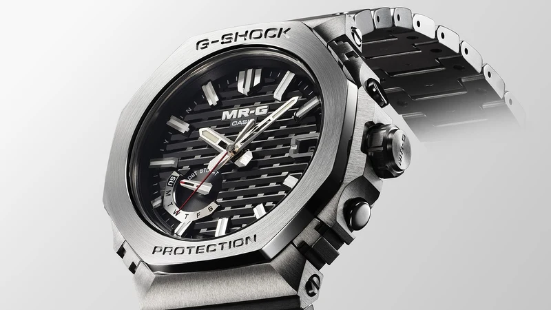 Casio MR-G MRG-B2100D-1ADR Herrenuhr • Tough Solar mit Bluetooth • Titan-Gehäuse aus Japan