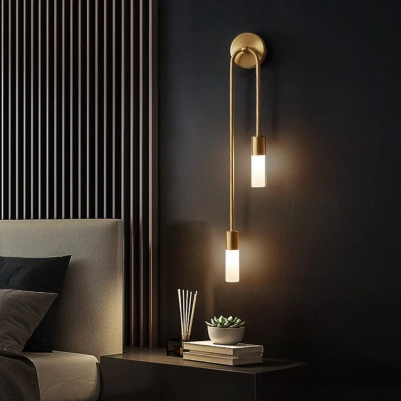 Wandlamp Goud met Dubbele Matte Glazen Cilinders 55cm Warm Wit Licht Verticaal Modern Design Woonkamer | Sansoti