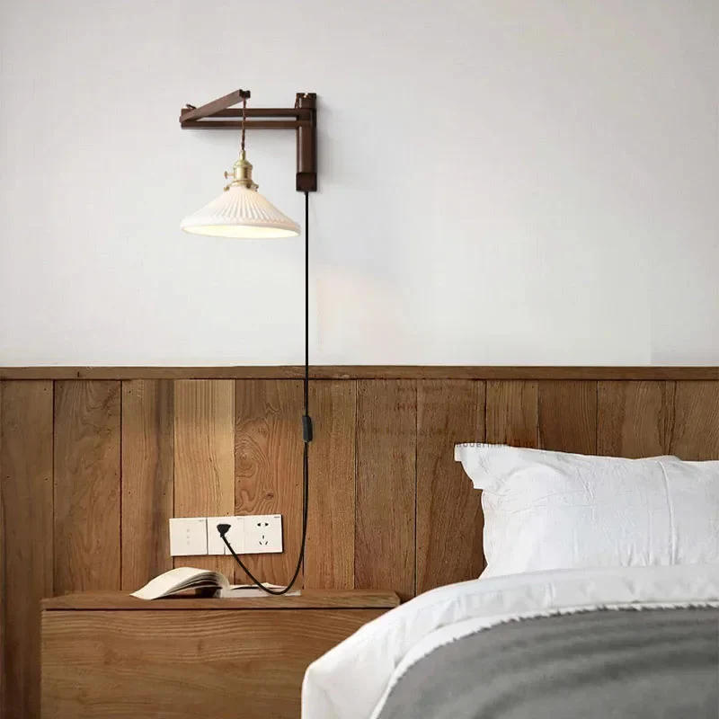 Verstelbare Houten Wandlamp met Keramieke Kap – Landelijke Stijl met Knopschakelaar | Sansoti