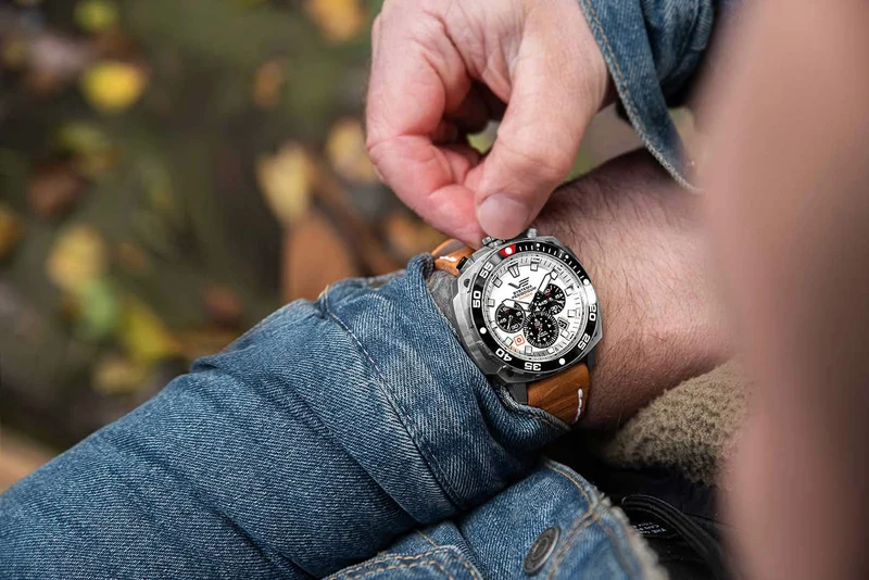 Vostok Europe Systema Periodicum VK67-650A722 Herrenuhr • Bullhead-Design • 20 ATM