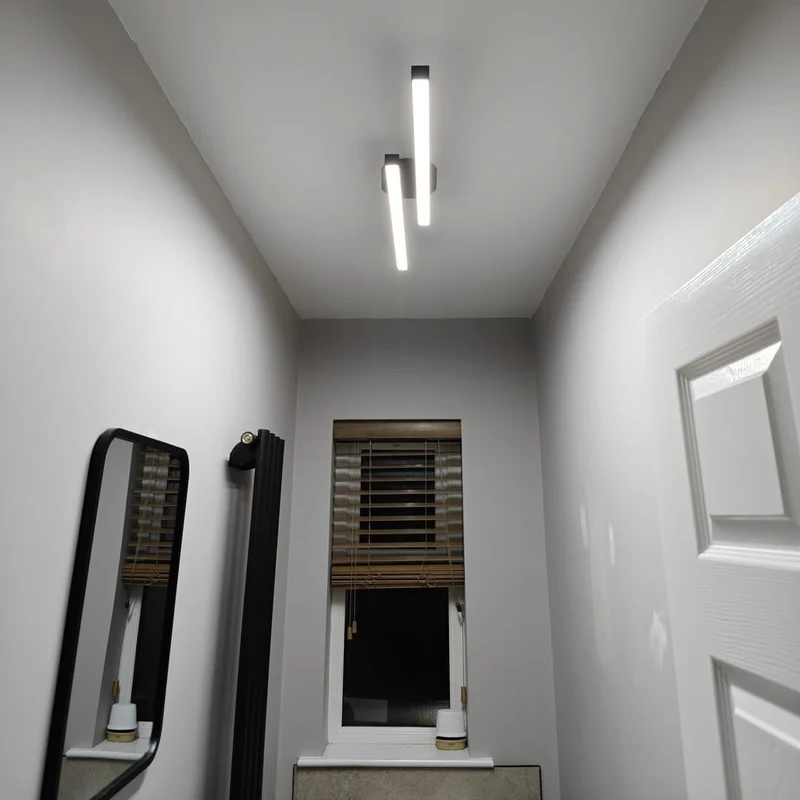 Moderne zwarte LED wandlamp met dubbele lichtstrip – minimalistische badkamer en hal verlichting 90 cm | Sansoti
