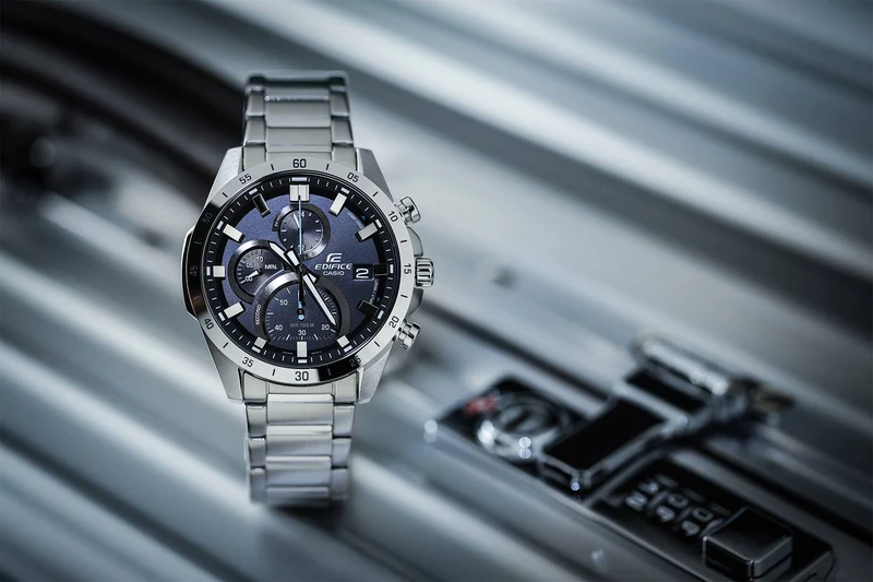 Casio Edifice EFR-571D-1AVUEF Herrenuhr Schwarz • Chronograph • Mineralglas