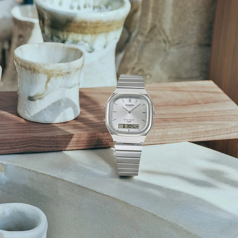Casio Vintage AQ-240E-7AEF Armbanduhr Silber • Analog-Digital • Retro-modernes Design