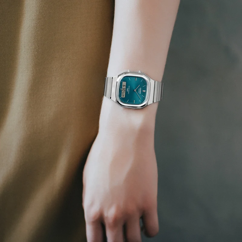 Casio Vintage AQ-240E-3AEF Armbanduhr Silber • Analog-Digital • Retro-modernes Design