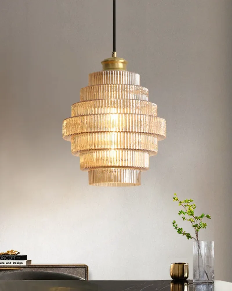 Moderne trapsgewijze glazen hanglamp met gouden detail voor eetkamer en woonkamer – luxe design verlichting | Sansoti