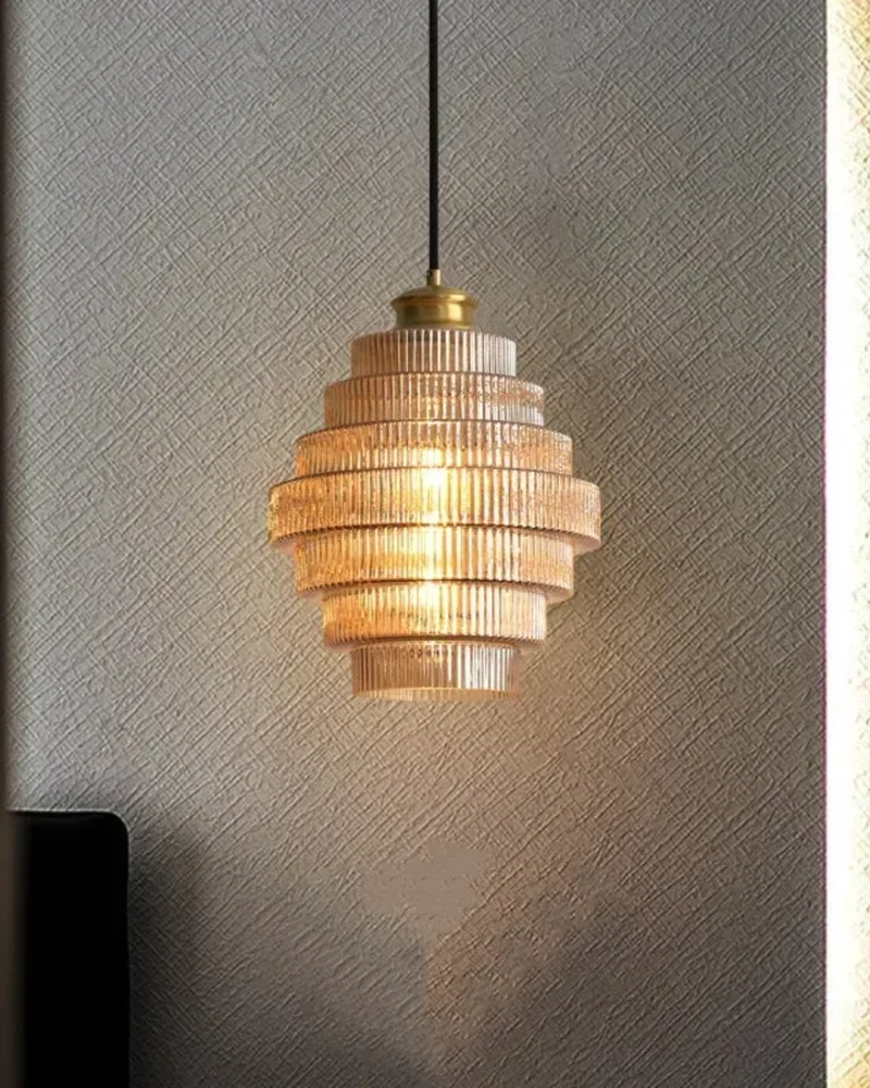 Moderne trapsgewijze glazen hanglamp met gouden detail voor eetkamer en woonkamer – luxe design verlichting | Sansoti