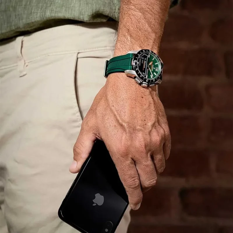 Festina Connected D F23000/2 Herrenuhr • Robustes Titan • Saphirglas