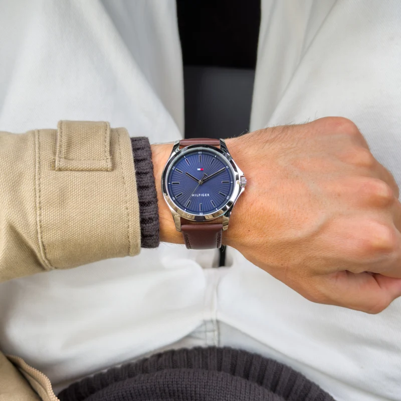 Tommy Hilfiger Bruce 1710669 Herrenuhr Blau • Echtes Lederarmband • Mineralglas