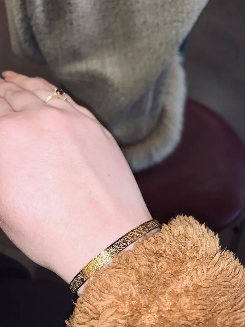 Islamitische Armband met Arabische Kalligrafie Verstelbaar Roestvrij Staal Beschermend Sieraad 4 Kleuren | Sansoti