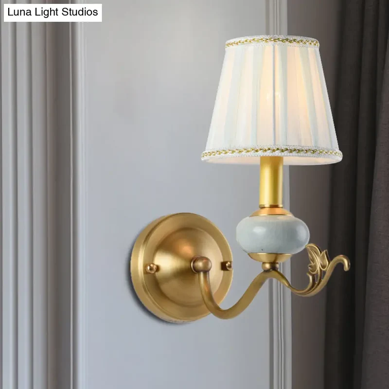 Klassieke Wandlamp Messing met Gebogen Arm en Stoffen Kap voor Woonkamer Slaapkamer Hal Wandverlichting | Sansoti