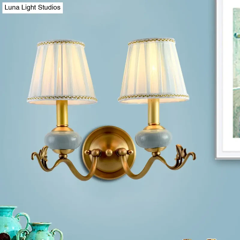 Klassieke Wandlamp Messing met Gebogen Arm en Stoffen Kap voor Woonkamer Slaapkamer Hal Wandverlichting | Sansoti