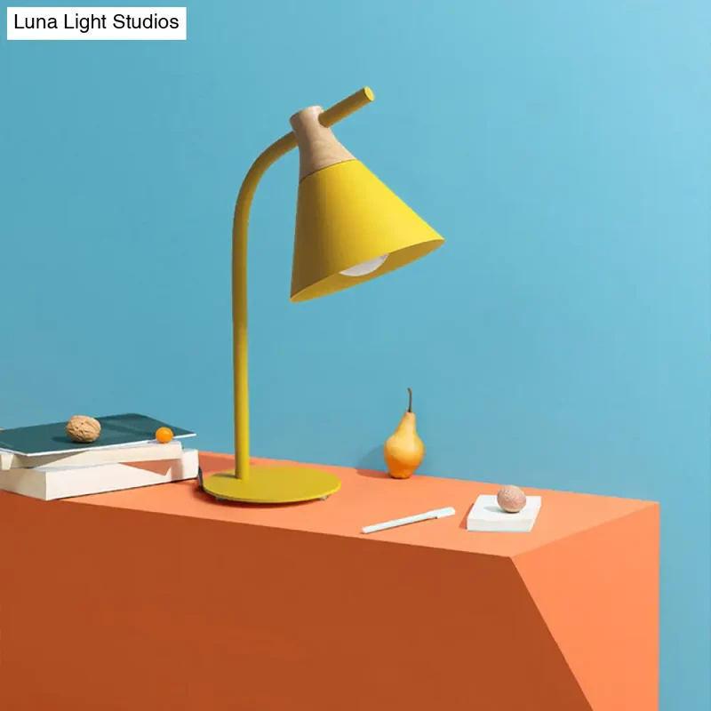 Verstelbare Tafellamp met Conische Kap Metaal Slaapkamer Nachtkastje Leeslamp Flexibele Arm Modern Design | Sansoti