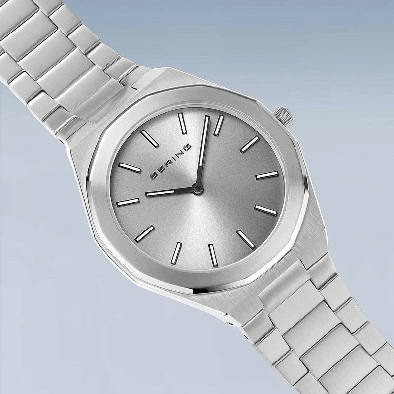 Bering Classic 19641-700 Herrenuhr • Kratzfestes Saphirglas • Ultra flach