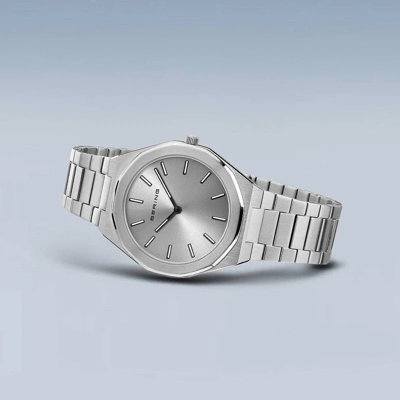 Bering Classic 19641-700 Herrenuhr • Kratzfestes Saphirglas • Ultra flach