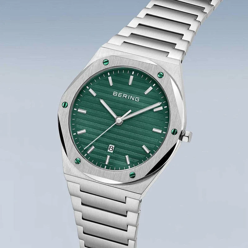 Bering Classic 19742-708 Herrenuhr • Kratzfestes Saphirglas • Flaches Design