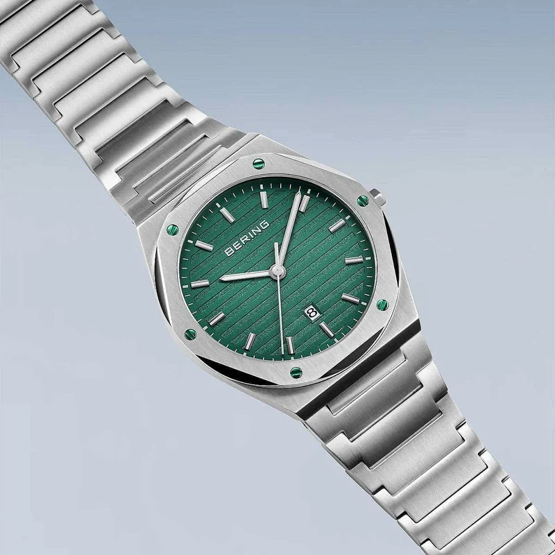 Bering Classic 19742-708 Herrenuhr • Kratzfestes Saphirglas • Flaches Design