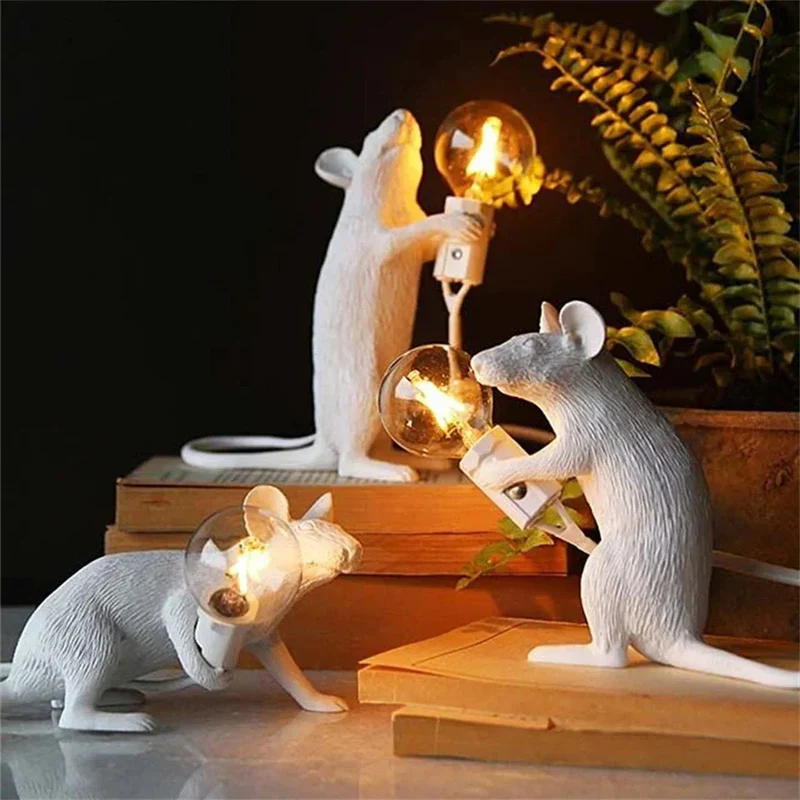 Design Muis Tafellamp | Decoratieve Tafellamp van Resin met Lichtbron – Goud of Wit