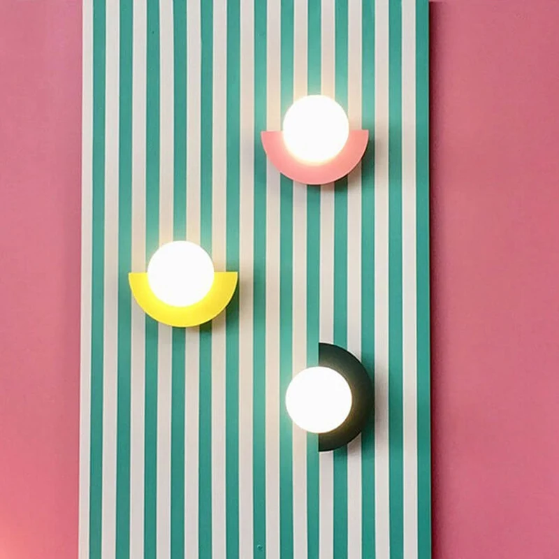 Halfcirkelvormige Wandlamp met Gekleurde Bol Modern Design Decoratieve Verlichting voor Woonkamer Slaapkamer Gang | Sansoti