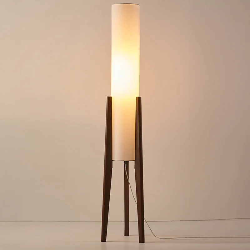 Scandinavische vloerlamp van walnoothout met stoffen kap en warm licht voor stijlvolle interieurs | Sansoti
