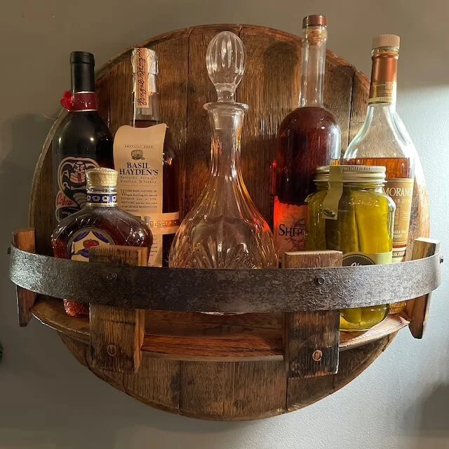 Houten drankendisplay voor flessenpresentatie met robuust design en luxe uitstraling | Sansoti