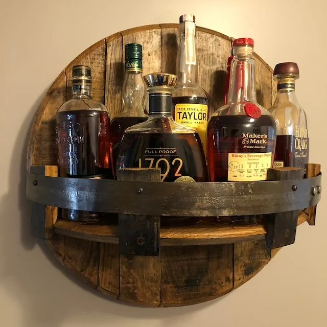 Houten drankendisplay voor flessenpresentatie met robuust design en luxe uitstraling | Sansoti