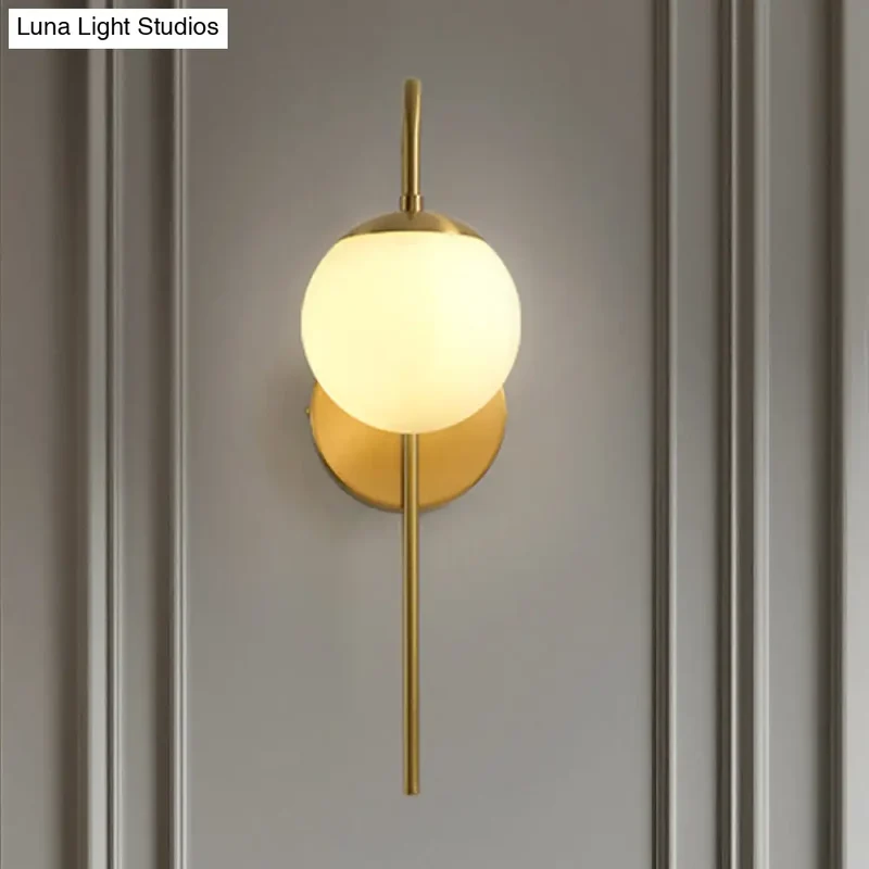 Wandlamp Bol Matglas met Gouden Zwanenhals - Moderne Wandverlichting voor Slaapkamer Hal en Woonkamer | Sansoti