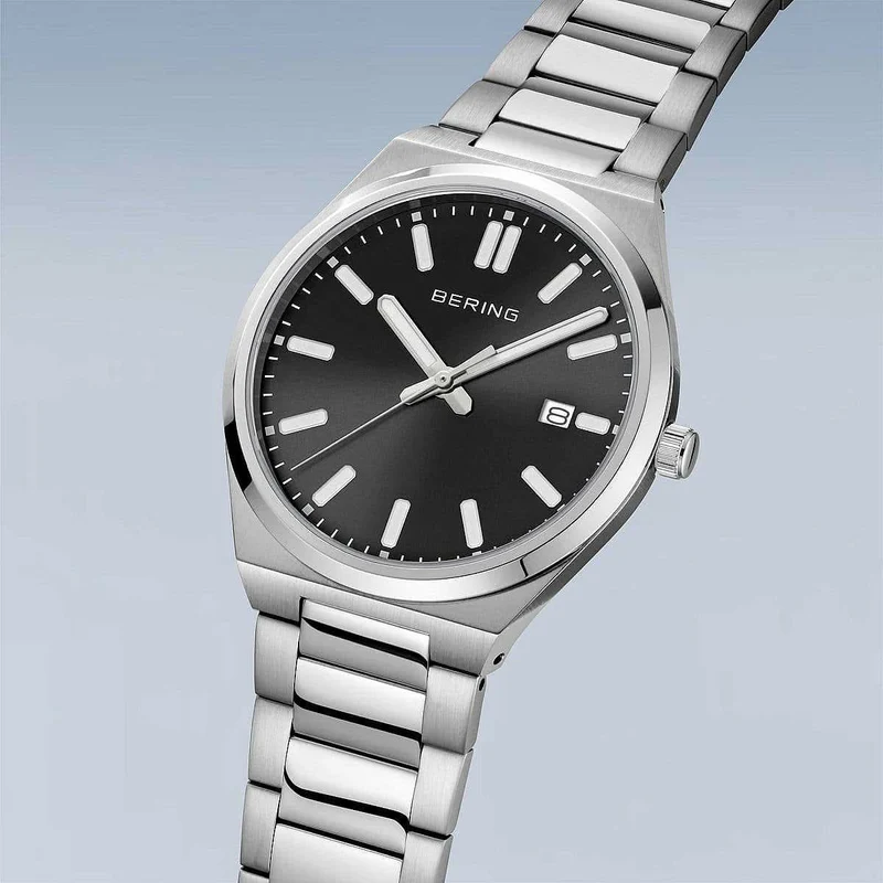 Bering Classic 17639-702 Herrenuhr • Kratzfestes Saphirglas • Flaches, dänisches Design