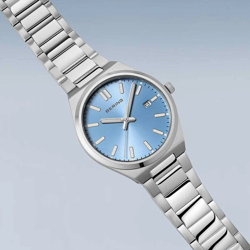 Bering Classic 17639-707 Herrenuhr • Kratzfestes Saphirglas • Blaues Sunray-Zifferblatt