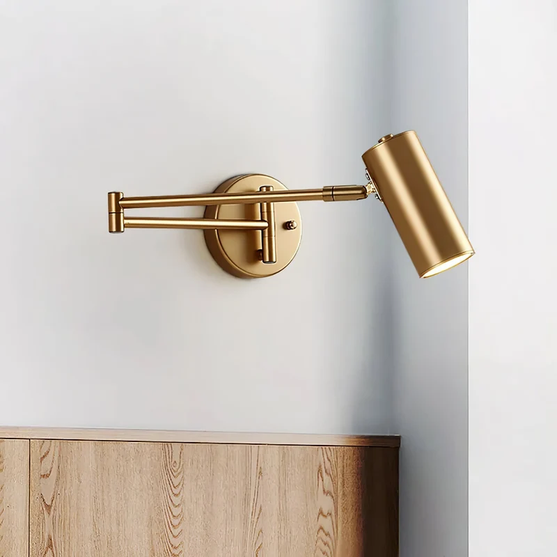 Verstelbare LED Wandlamp van Messing of Zwart Metaal met Draaibare Arm en Cilindrische Spot voor Slaapkamer en Badkamer | Sansoti