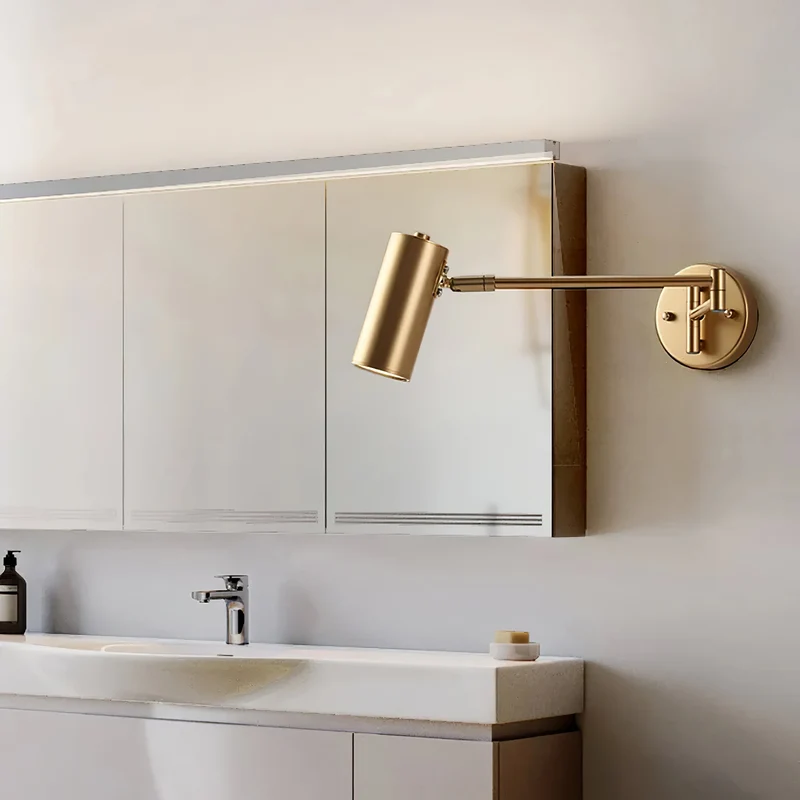 Verstelbare LED Wandlamp van Messing of Zwart Metaal met Draaibare Arm en Cilindrische Spot voor Slaapkamer en Badkamer | Sansoti