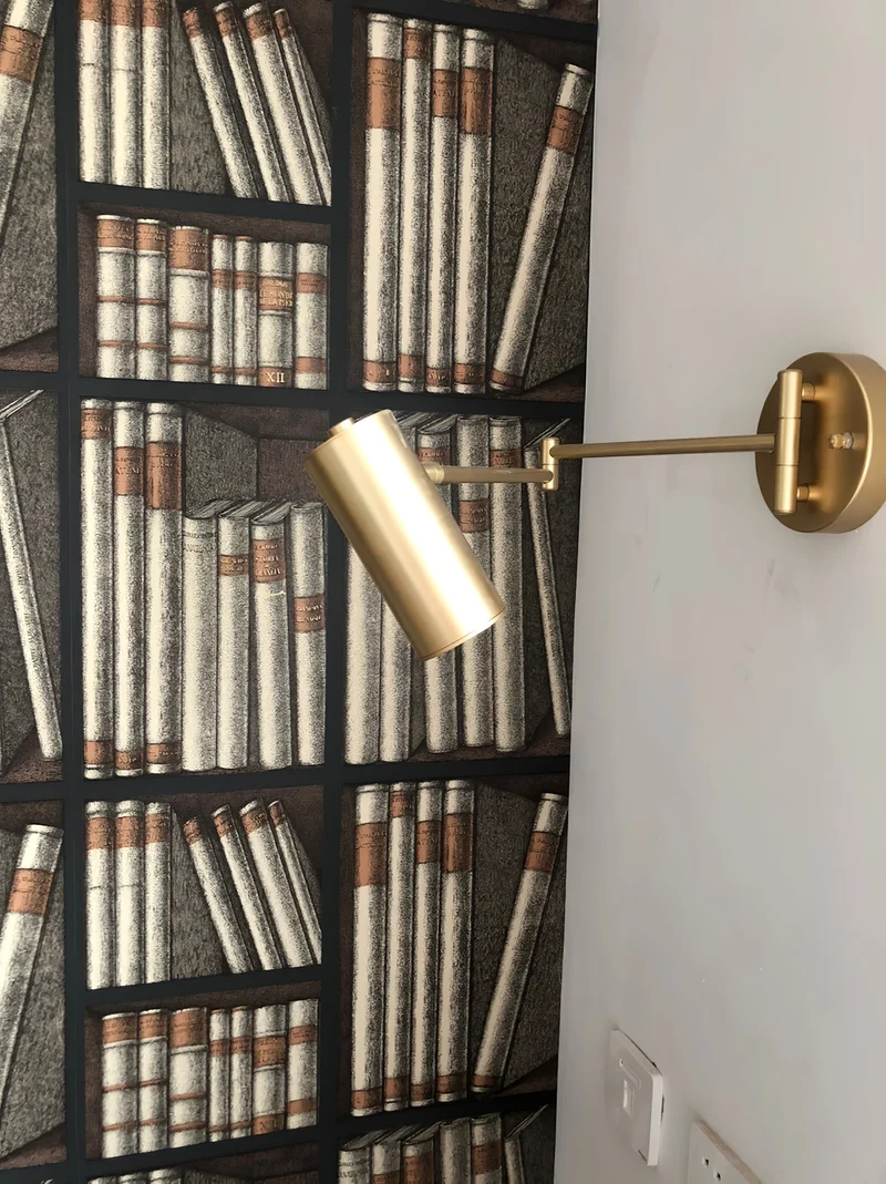 Verstelbare LED Wandlamp van Messing of Zwart Metaal met Draaibare Arm en Cilindrische Spot voor Slaapkamer en Badkamer | Sansoti