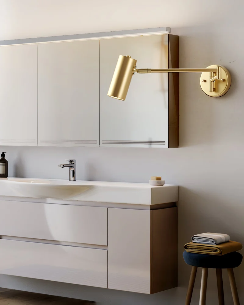 Verstelbare LED Wandlamp van Messing of Zwart Metaal met Draaibare Arm en Cilindrische Spot voor Slaapkamer en Badkamer | Sansoti