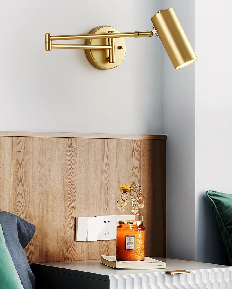 Verstelbare LED Wandlamp van Messing of Zwart Metaal met Draaibare Arm en Cilindrische Spot voor Slaapkamer en Badkamer | Sansoti