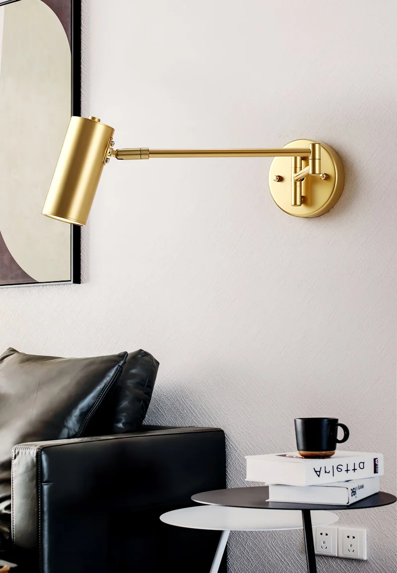 Verstelbare LED Wandlamp van Messing of Zwart Metaal met Draaibare Arm en Cilindrische Spot voor Slaapkamer en Badkamer | Sansoti