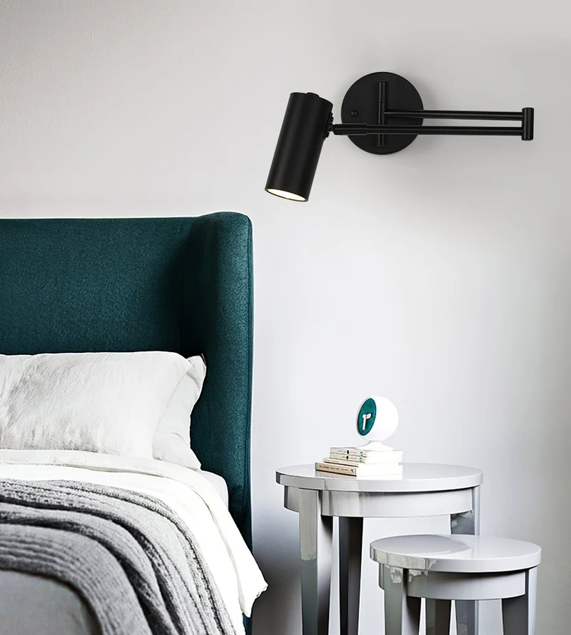Verstelbare LED Wandlamp van Messing of Zwart Metaal met Draaibare Arm en Cilindrische Spot voor Slaapkamer en Badkamer | Sansoti