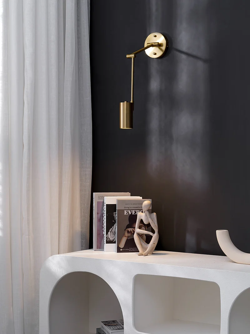 Verstelbare LED Wandlamp van Messing of Zwart Metaal met Draaibare Arm en Cilindrische Spot voor Slaapkamer en Badkamer | Sansoti