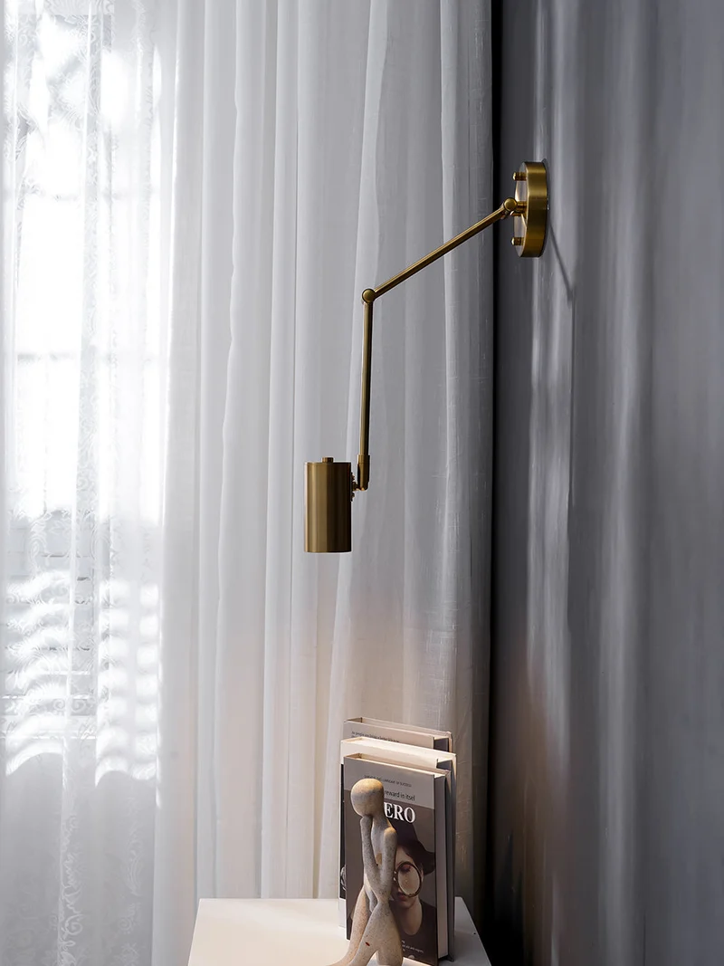 Verstelbare LED Wandlamp van Messing of Zwart Metaal met Draaibare Arm en Cilindrische Spot voor Slaapkamer en Badkamer | Sansoti