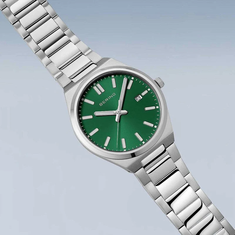 Bering Classic 17639-708 Herrenuhr • Kratzfestes Saphirglas • Flaches Design