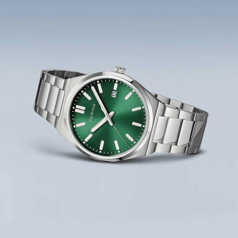 Bering Classic 17639-708 Herrenuhr • Kratzfestes Saphirglas • Flaches Design