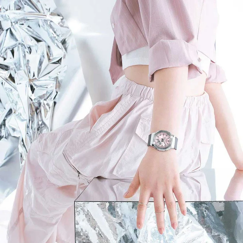 Casio G-Shock GM-S2110-4AER Damenuhr • Elegantes Metal-Cover • Stoßfest