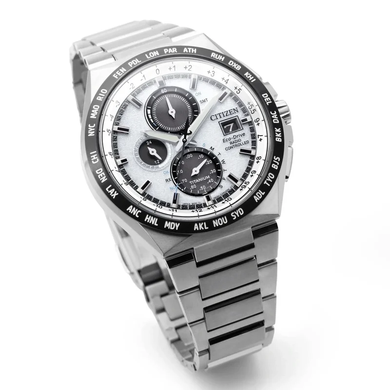 Citizen Super Titanium AT8238-84A Herrenuhr • Eco-Drive Solarantrieb • Funkgesteuerte Weltzeit