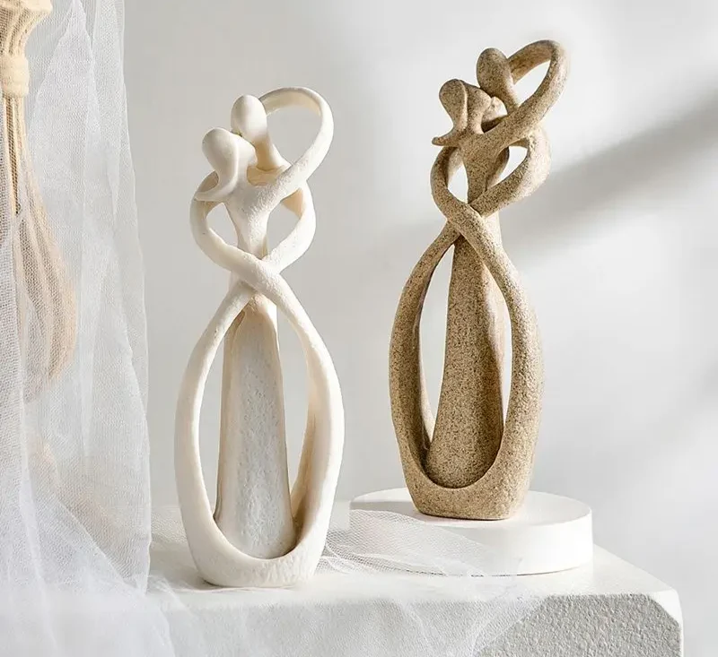 Abstract Liefdesbeeld van Zandsteen – Decoratief Sculptuur voor Interieur | Sansoti