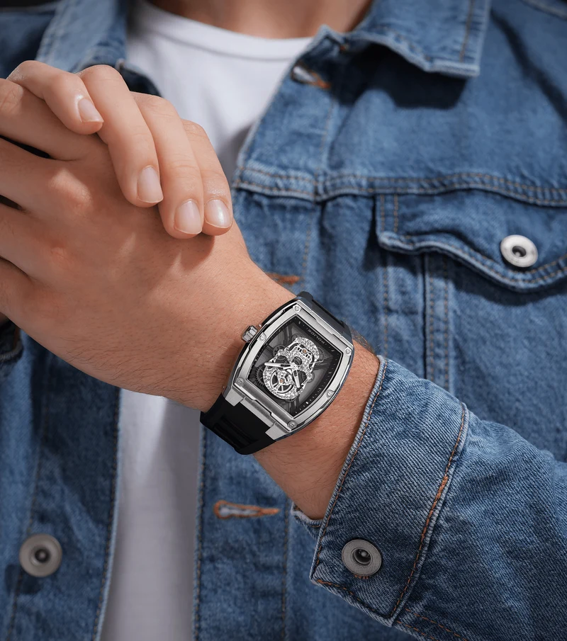 Police Cranium PEWJM0081301 Herrenuhr Schwarz • Skelettiertes Zifferblatt • Tonneau-Gehäuse
