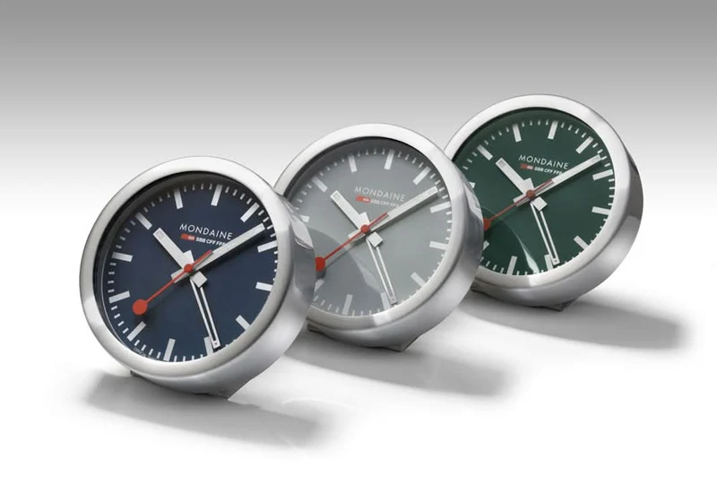Mondaine SBB A997.MCAL.46SBV Tischuhr • Bahnhofs-Design • Wecker