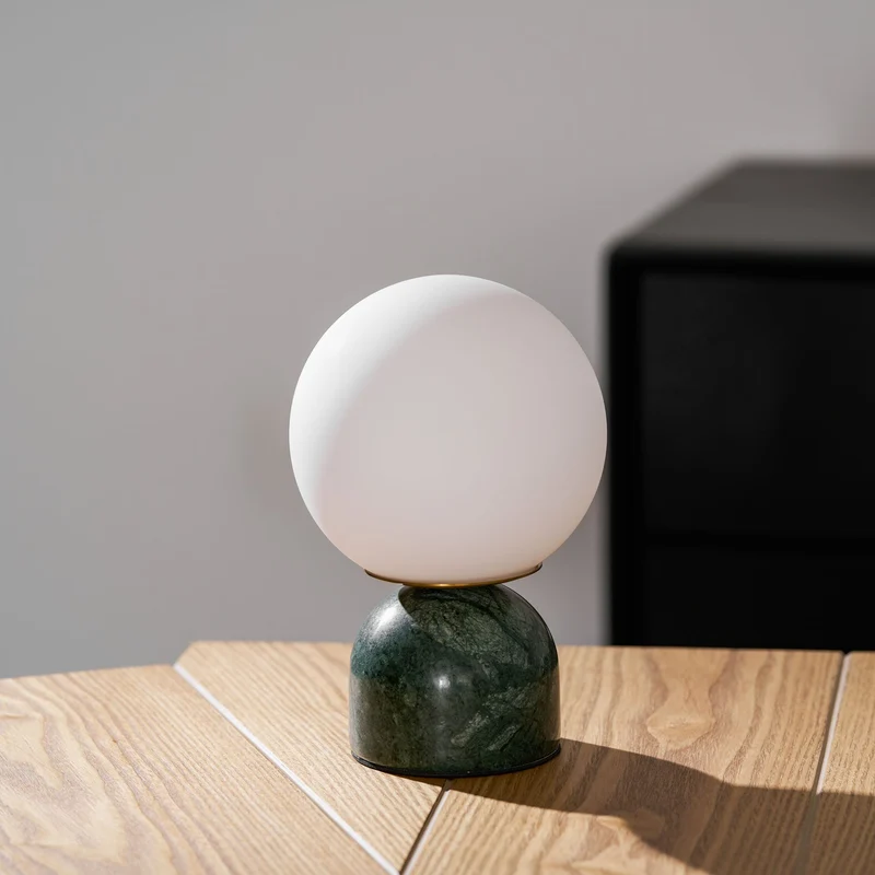 Marmeren Tafellamp met Glazen Bol – Scandinavisch Design voor Sfeervol Accent | Sansoti