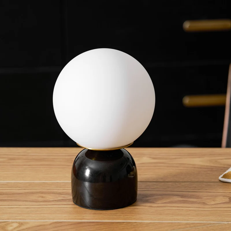 Marmeren Tafellamp met Glazen Bol – Scandinavisch Design voor Sfeervol Accent | Sansoti