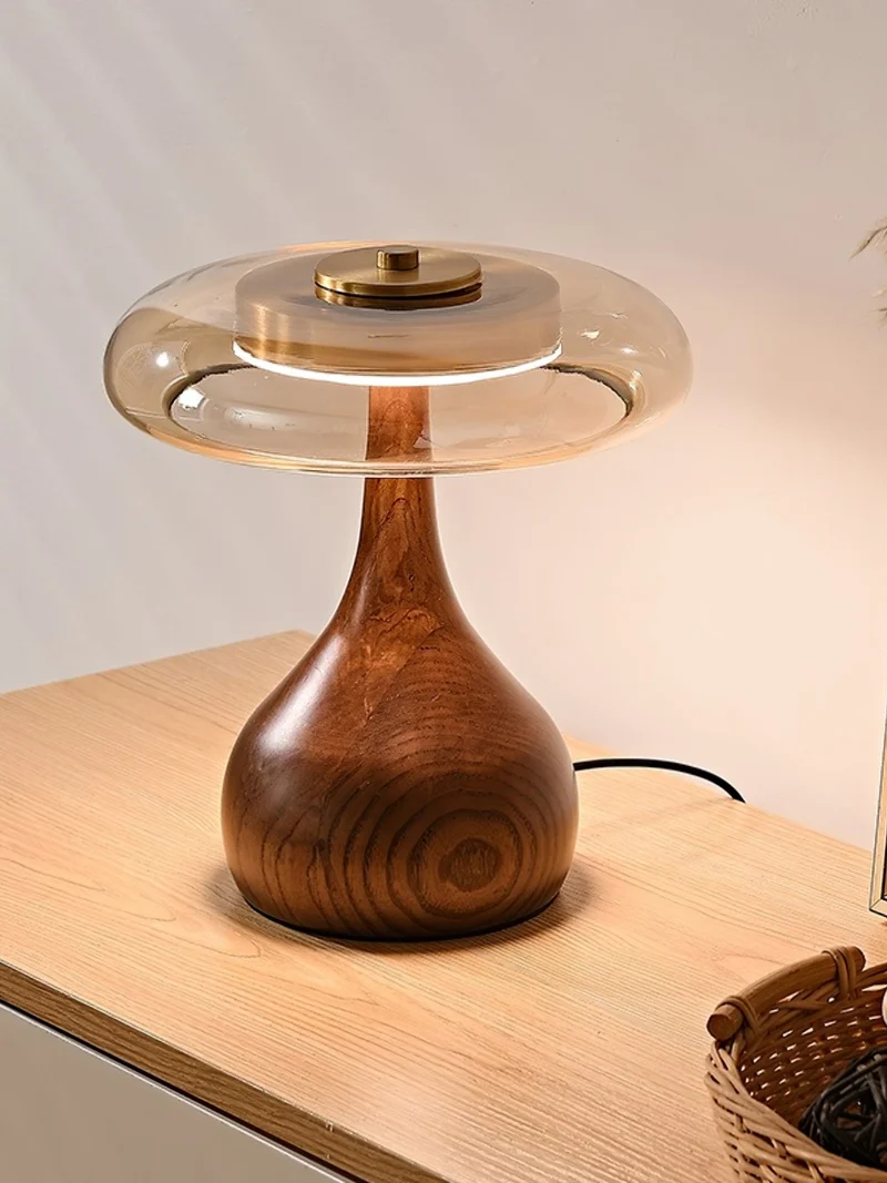 Tafellamp met Gebogen Houten Voet en Amberen Glazen Kap - Modern Scandinavisch Design - Warmwit Licht - Plug-in 150 cm Snoer - ø 8,7" - 2 Hoogtes | Sansoti