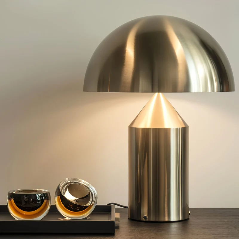 Metalen Tafellamp met Geometrische Vormen — Iconisch Italiaans Design in Twee Maten — Vijf Afwerkingen Verkrijgbaar | Sansoti