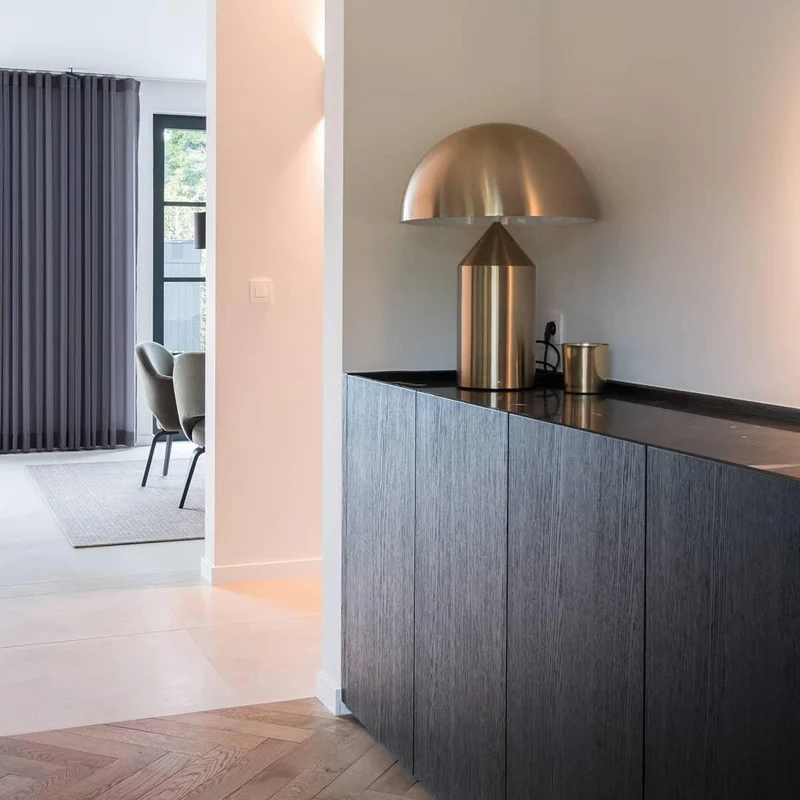 Metalen Tafellamp met Geometrische Vormen — Iconisch Italiaans Design in Twee Maten — Vijf Afwerkingen Verkrijgbaar | Sansoti