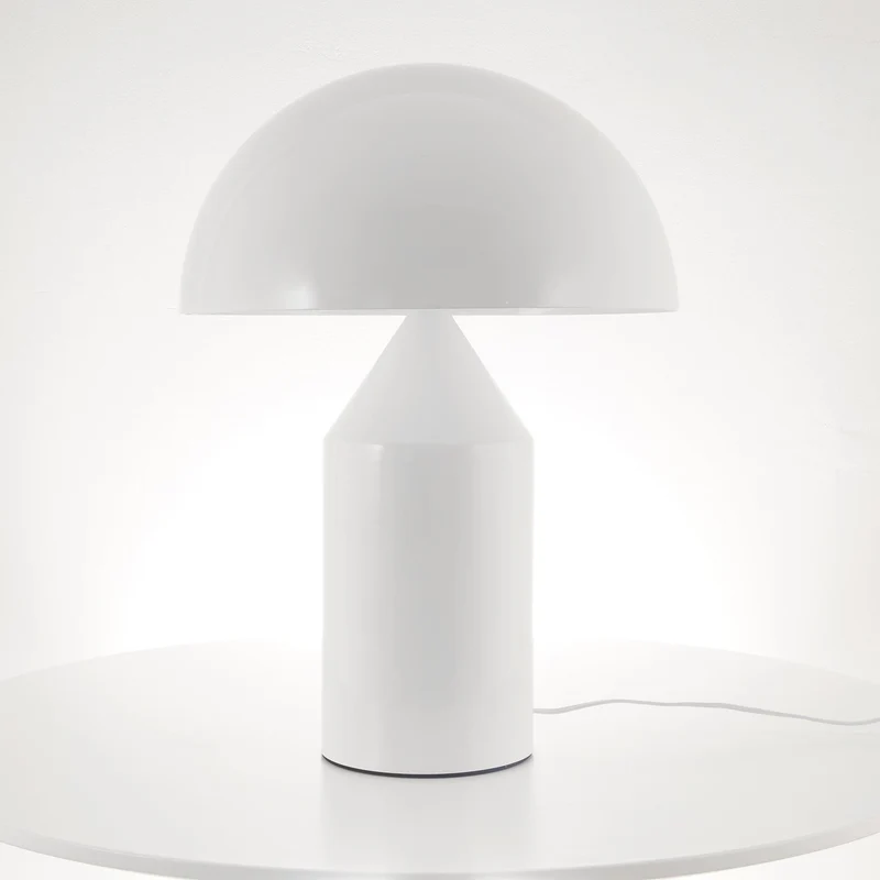 Metalen Tafellamp met Geometrische Vormen — Iconisch Italiaans Design in Twee Maten — Vijf Afwerkingen Verkrijgbaar | Sansoti